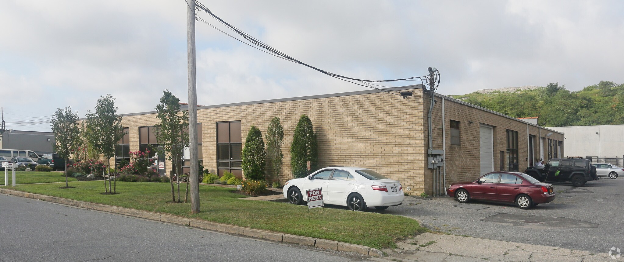 38 Kean St, West Babylon, NY à louer Photo principale– Image 1 sur 4