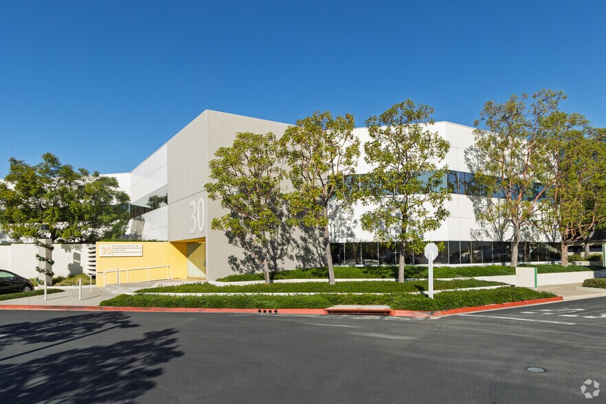 30 Executive Park, Irvine, CA à louer - Photo de l’immeuble – Image 1 sur 9