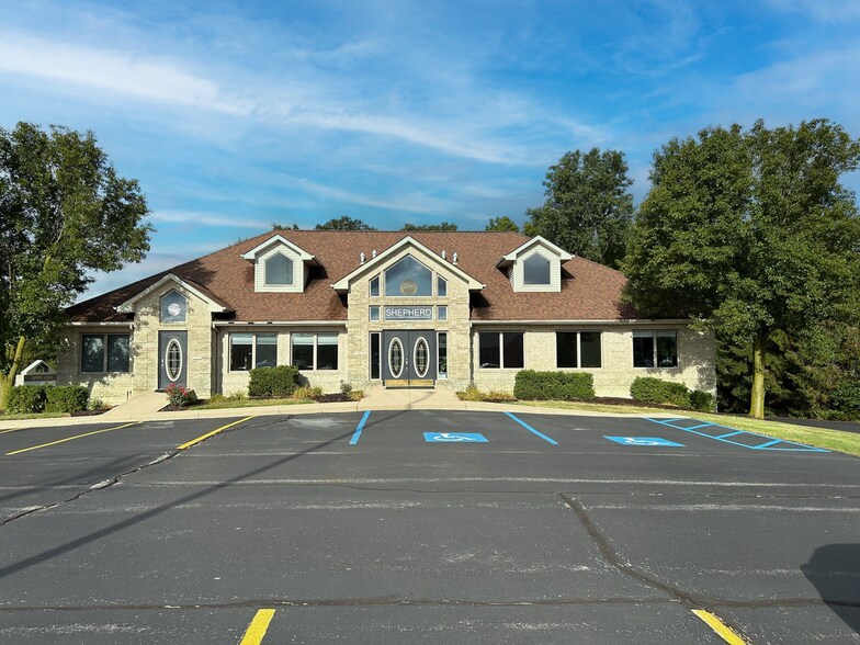 10729 Coldwater Rd, Fort Wayne, IN à vendre - Photo de l’immeuble – Image 2 sur 23