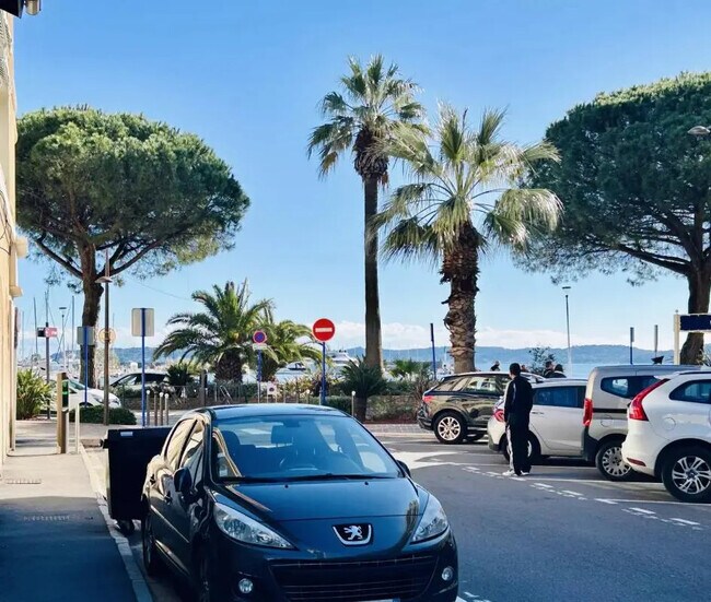 Plus de détails pour Local commercial à vendre