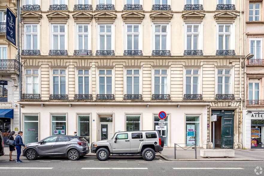 Immeuble residentiel dans Lyon à vendre - Photo de l’immeuble – Image 2 sur 2