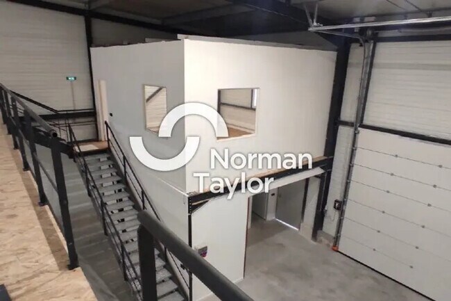 Plus de détails pour Local d'activités à louer