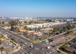 7011 Warner Ave, Huntington Beach, CA - Vue aérienne  vue de carte