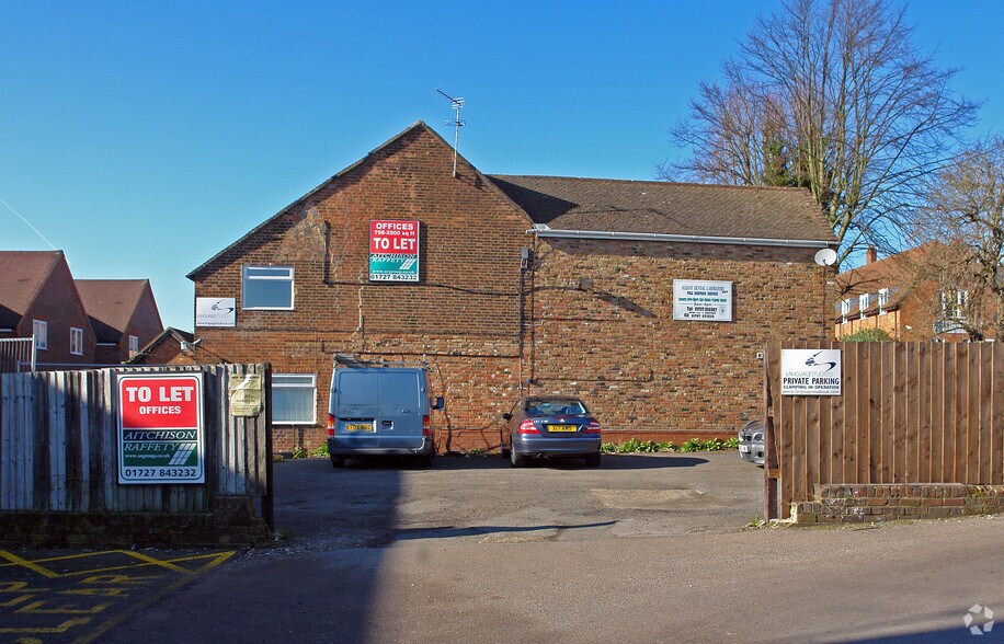 Holywell Hl, St Albans à louer - Photo de l’immeuble – Image 2 sur 2