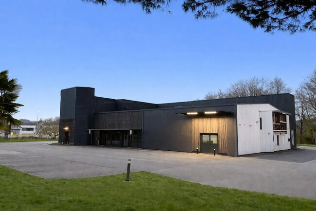 Plus de détails pour Local d’activités à vendre