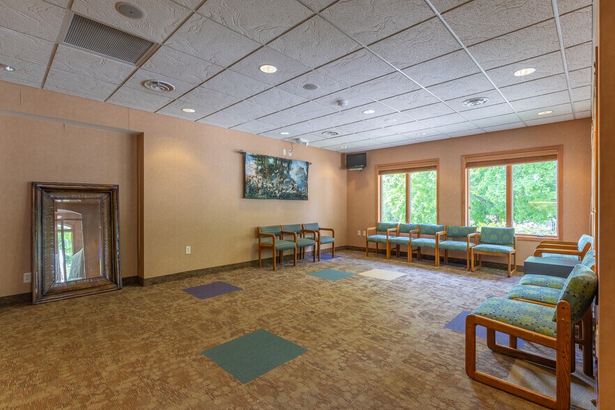 307 N Washington St, Saint Croix Falls, WI à louer - Hall d’entrée – Image 2 sur 9