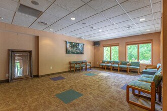 307 N Washington St, Saint Croix Falls, WI à louer Hall d’entrée– Image 2 sur 8