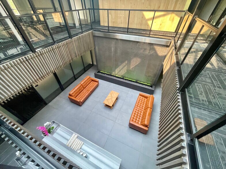 8405 165th Ave NE, Redmond, WA à vendre - Photo de l’immeuble – Image 3 sur 10