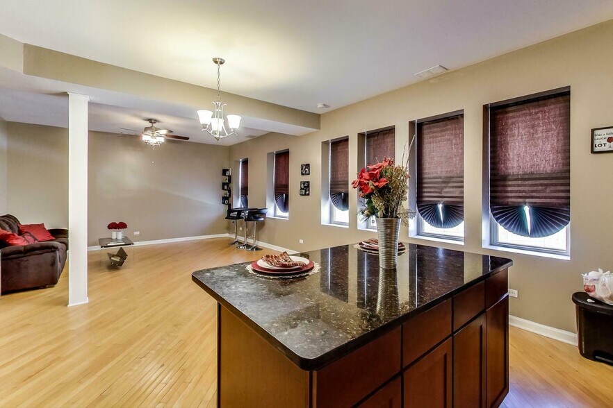 6700 S Clyde Ave, Chicago, IL à vendre - Photo de l’immeuble – Image 2 sur 5