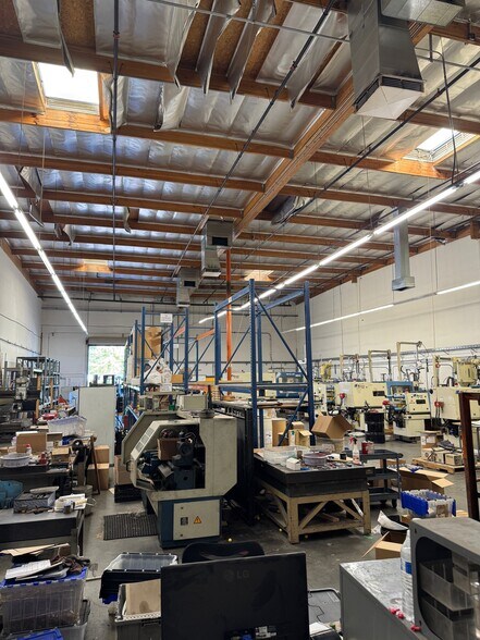 25620 Rye Canyon Rd, Valencia, CA à louer - Photo de l’immeuble – Image 2 sur 14