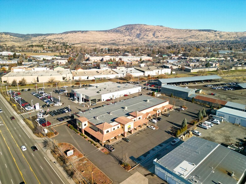 2207 Washburn Way, Klamath Falls, OR à vendre - Photo de l’immeuble – Image 3 sur 4