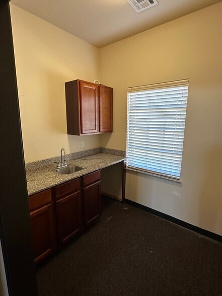 10404 Vineyard Blvd, Oklahoma City, OK à louer - Photo de l’immeuble – Image 3 sur 13