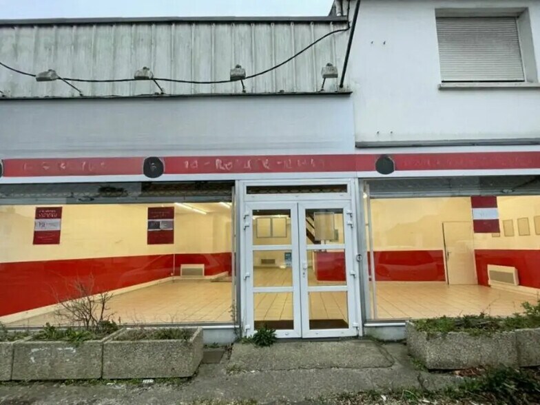 Local d’activités dans  à louer - Photo de l’immeuble – Image 2 sur 2