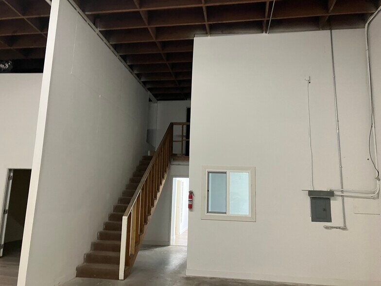 18816 Corby Ave, Artesia, CA à louer - Photo de l’immeuble – Image 3 sur 7