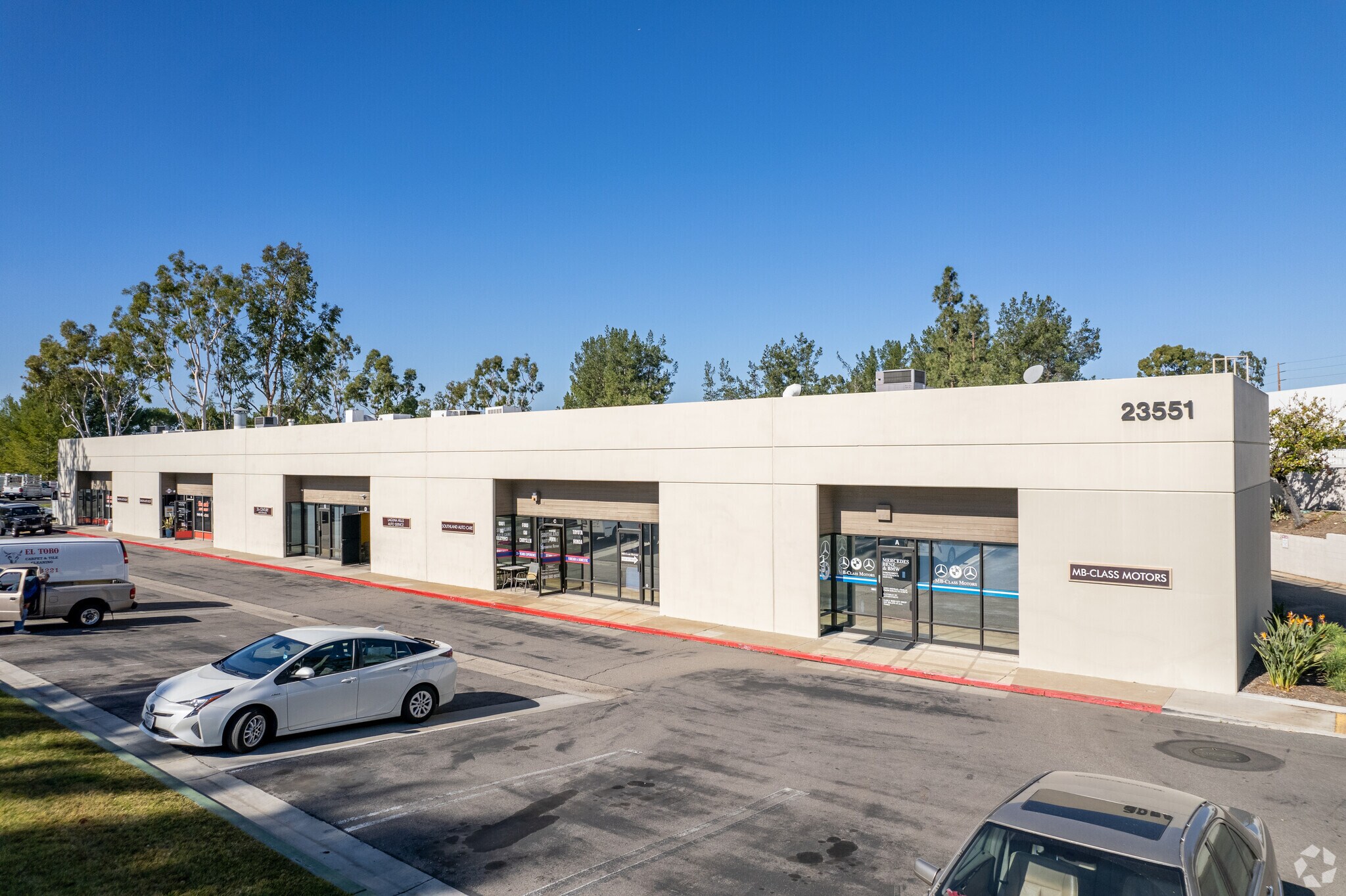 23461 Ridge Route Dr, Laguna Hills, CA à louer Photo principale– Image 1 sur 16
