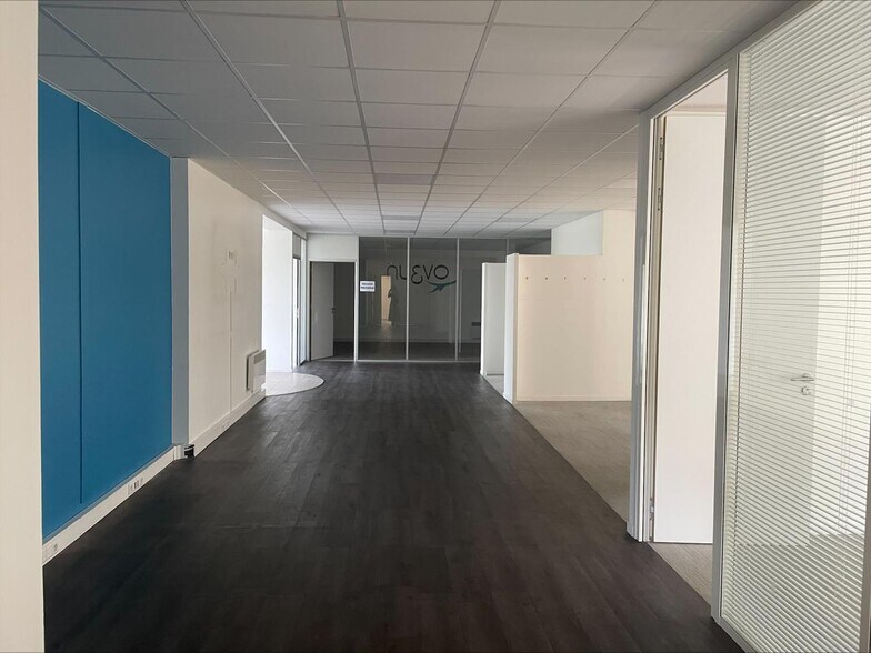 Bureau dans Neuilly-Plaisance à vendre - Photo de l’immeuble – Image 2 sur 13
