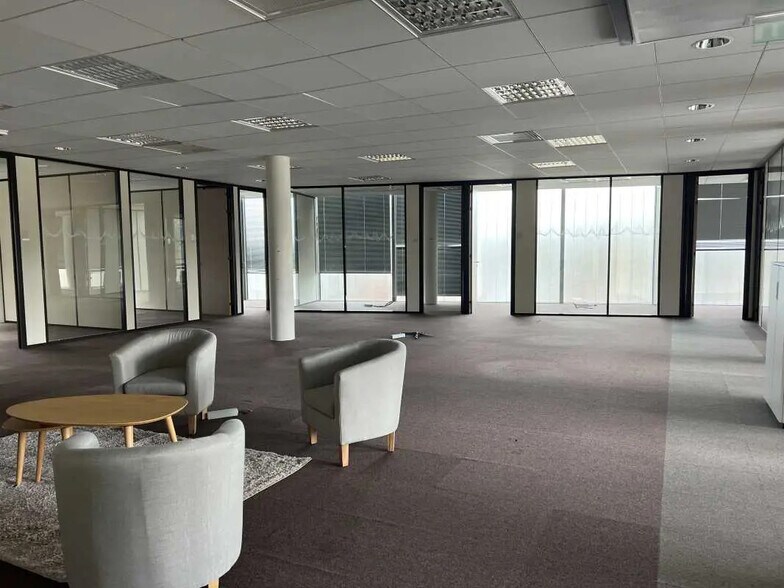 23 Rue General Valerie Andre, Vélizy-Villacoublay à louer - Photo de l’immeuble – Image 3 sur 13