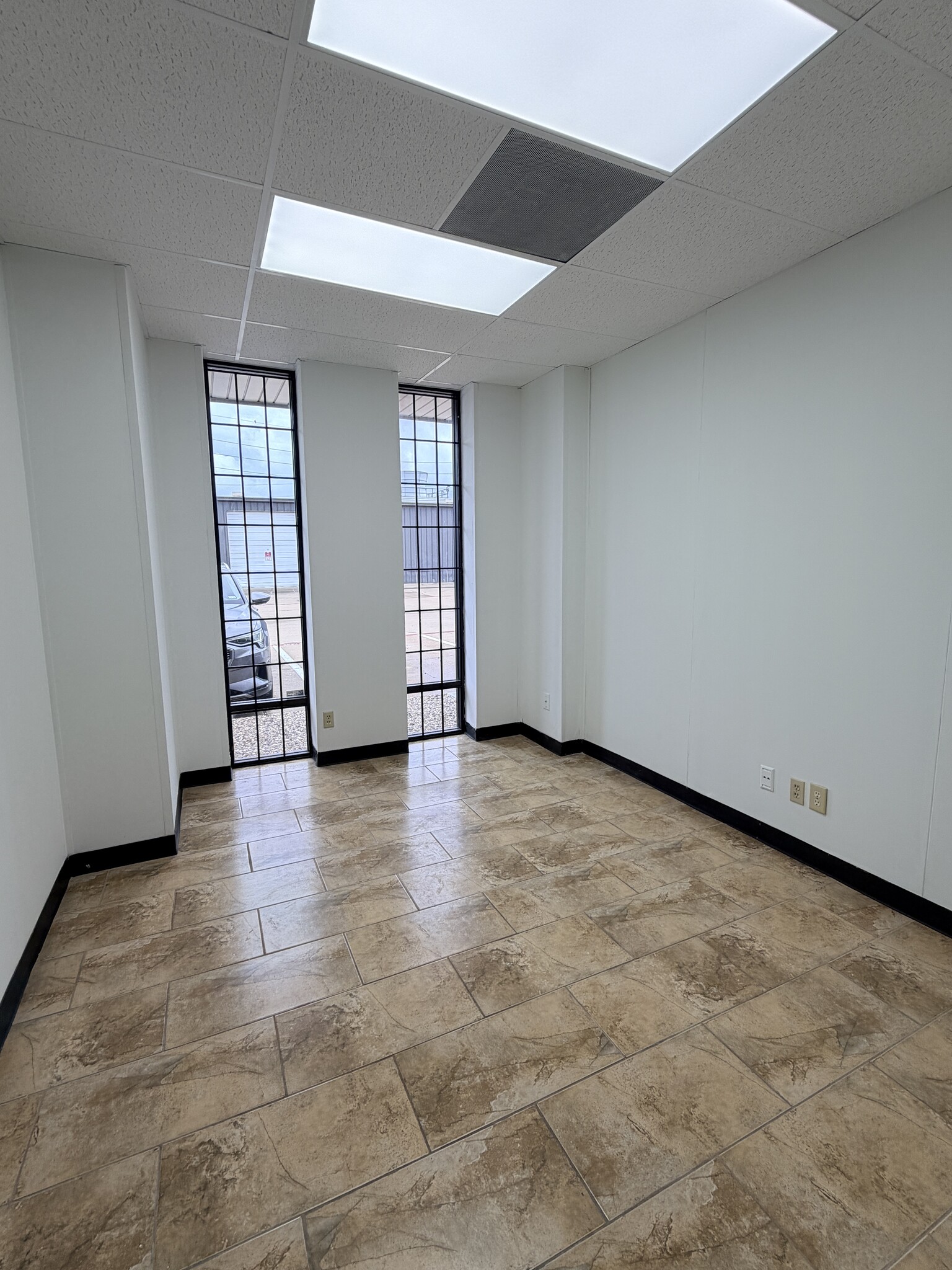 12999-13003 Murphy Rd, Stafford, TX à louer Photo intérieure– Image 1 sur 6