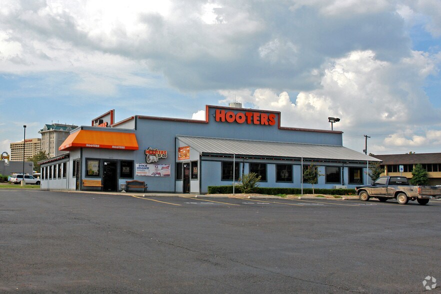 3025 Northwest Expy, Oklahoma City, OK à vendre - Photo de l’immeuble – Image 2 sur 6