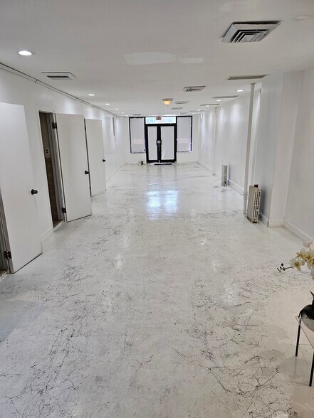 200-15 Linden Blvd, Saint Albans, NY à louer - Photo intérieure – Image 2 sur 3