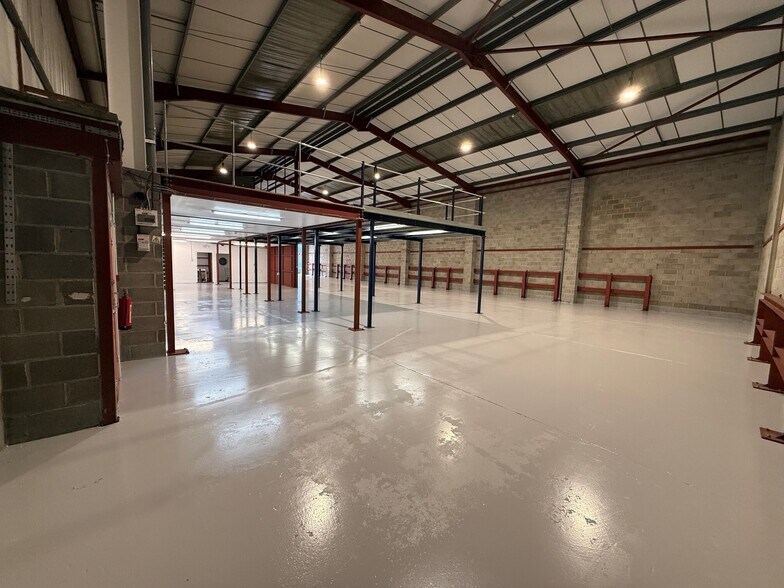 8 David Rd, Slough à louer - Photo de l’immeuble – Image 2 sur 17