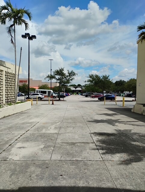 1205 NE 163rd St, North Miami Beach, FL à louer Photo intérieure– Image 1 sur 4