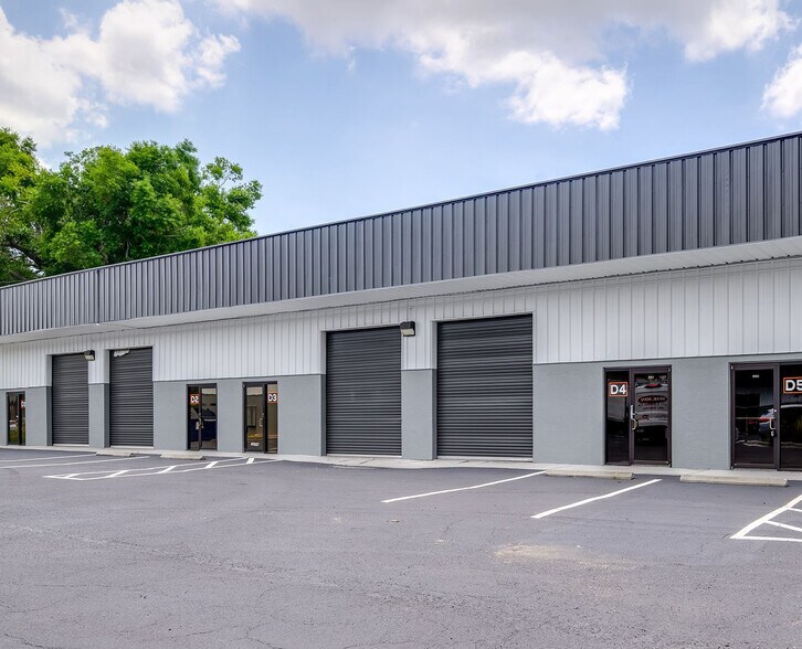 2815 E Henry Ave, Tampa, FL à louer - Photo de l’immeuble – Image 1 sur 14