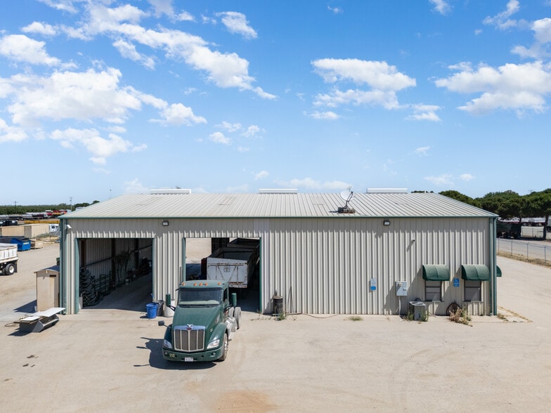 19095 Transport Ln, Shafter, CA à vendre - Photo de l’immeuble – Image 3 sur 11