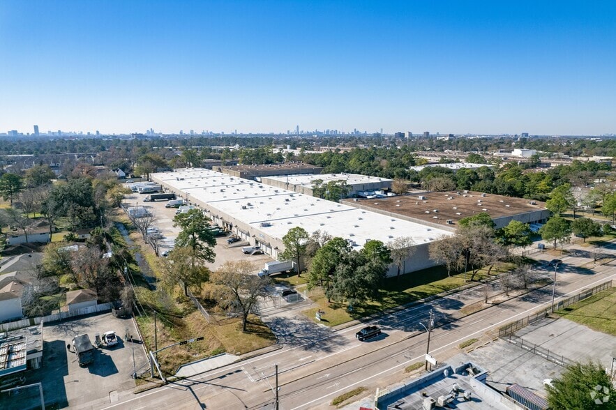 401-421 W Crosstimbers St, Houston, TX à louer - Aérien – Image 3 sur 4