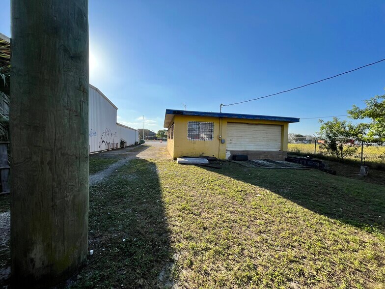 2860 S Kings Hwy, Fort Pierce, FL à louer - Photo de l’immeuble – Image 2 sur 7
