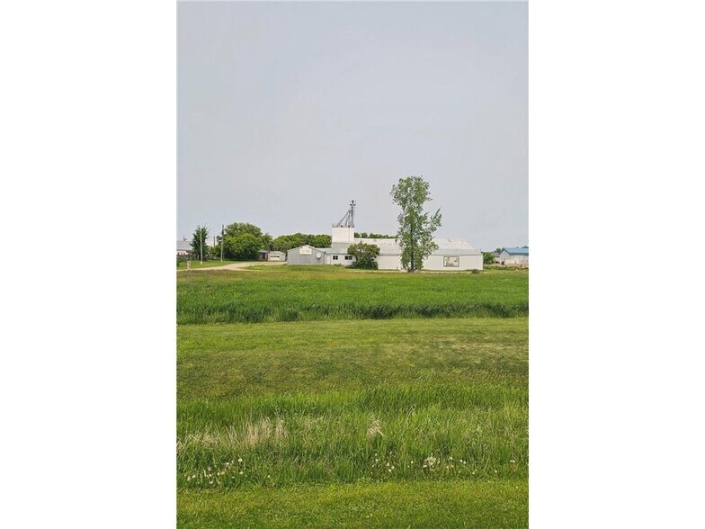 2401 Highway 12 E, Willmar, MN à vendre - Photo de l’immeuble – Image 3 sur 11