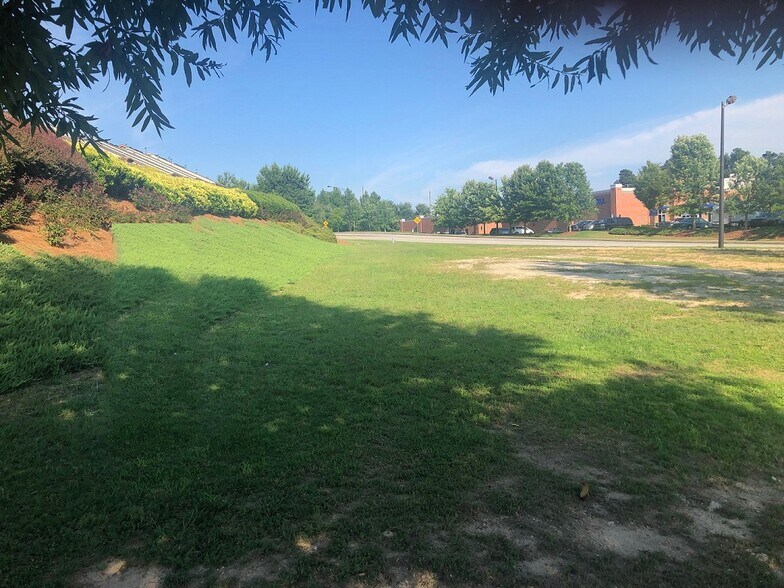 3300 Sardis Church Rd, Buford, GA à vendre - Photo de l’immeuble – Image 3 sur 5