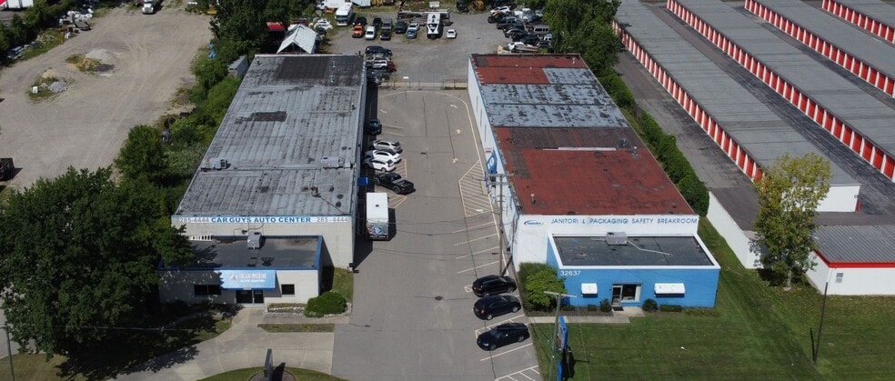 32639 Groesbeck Hwy, Fraser, MI à vendre - Aérien – Image 2 sur 3