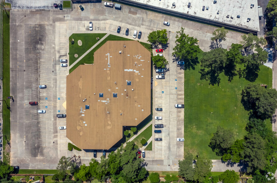 17030 Nanes Dr, Houston, TX à louer - Photo de l’immeuble – Image 3 sur 13