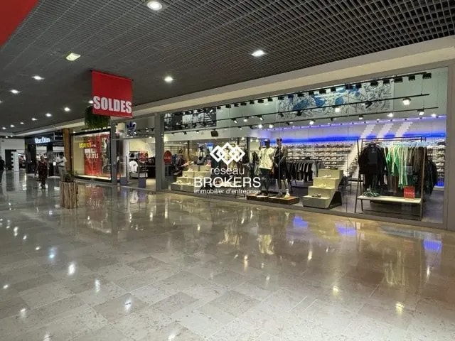 Local commercial dans Avignon à louer - Hall d’entrée – Image 1 sur 7