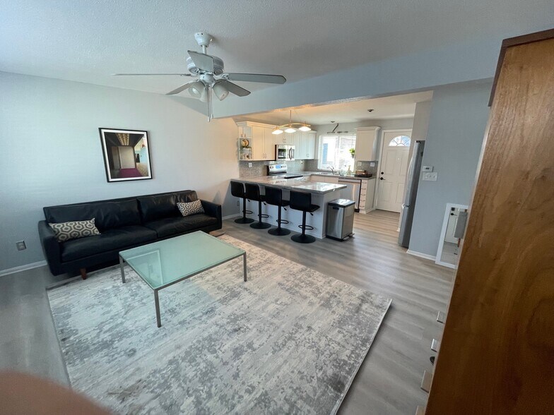 219 S Holly St, Denver, CO à vendre - Photo de l’immeuble – Image 3 sur 8