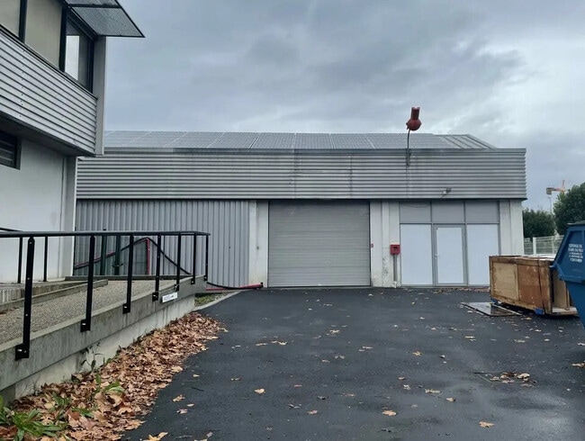 Plus de détails pour Local d'activités à louer