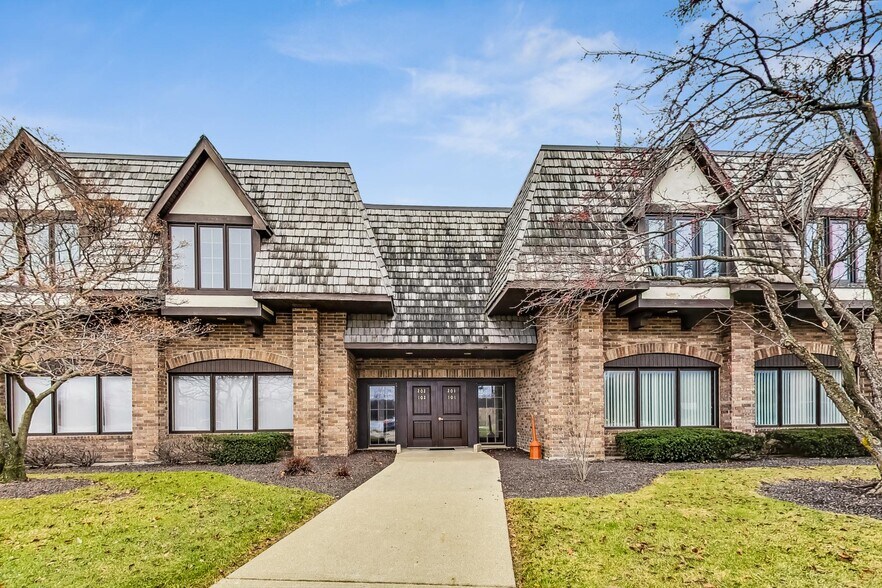 28085 N Ashley Cir, Libertyville, IL à vendre - Photo de l’immeuble – Image 1 sur 15