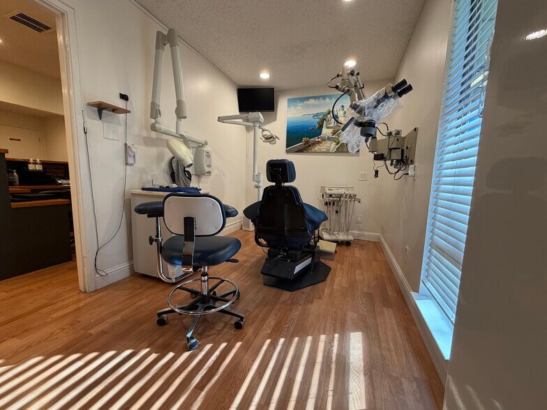 1832 Avondale Ave, Sacramento, CA à vendre - Photo de l’immeuble – Image 2 sur 9