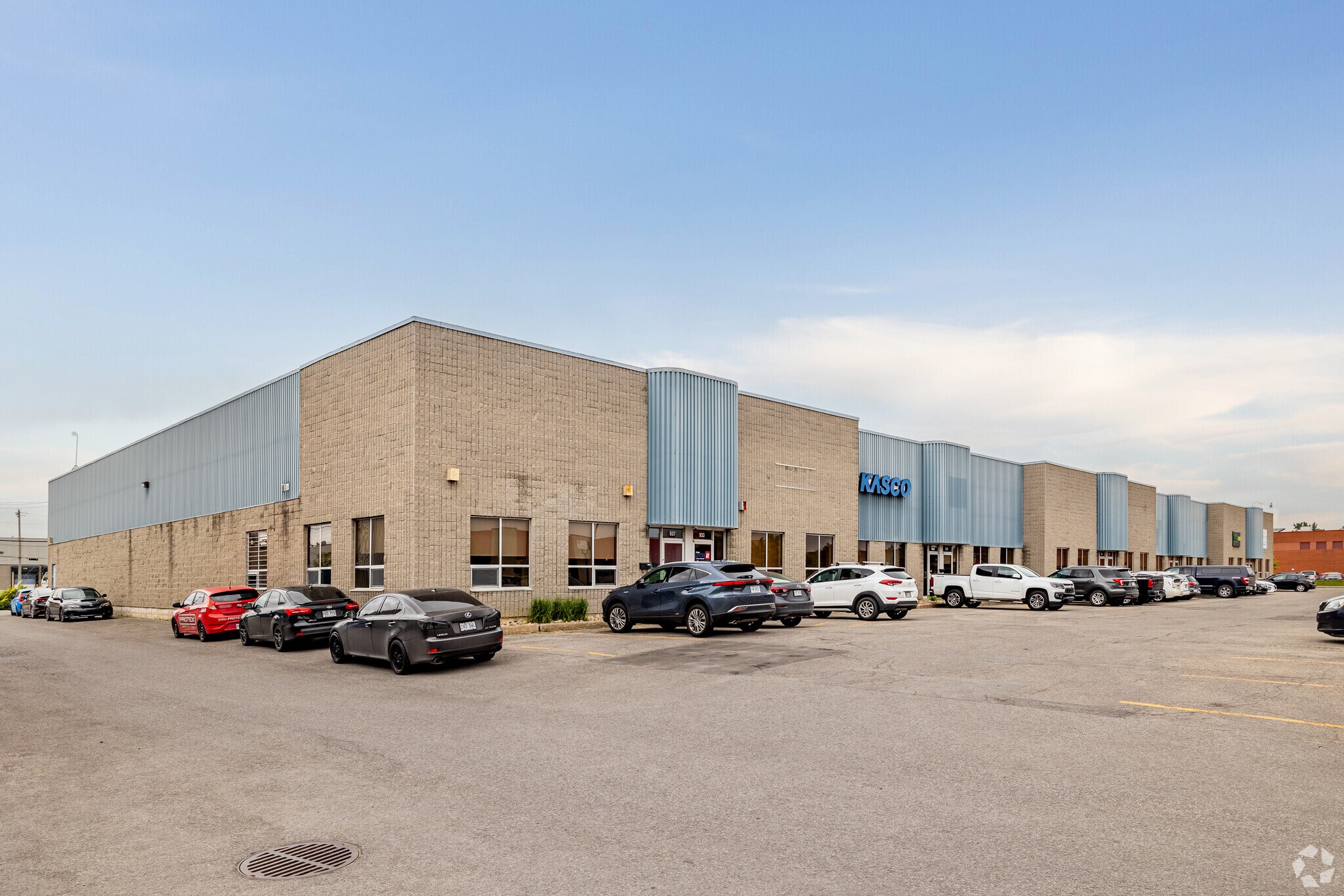 901-937 Rue Michelin, Laval, QC à louer Photo principale– Image 1 sur 19