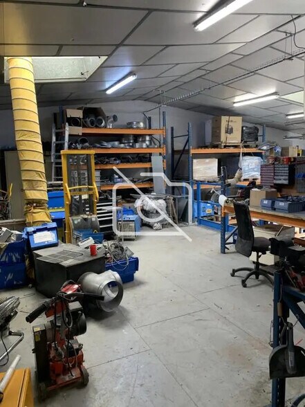 Local d'activités dans Champigny-sur-Marne à vendre - Photo de l’immeuble – Image 3 sur 5