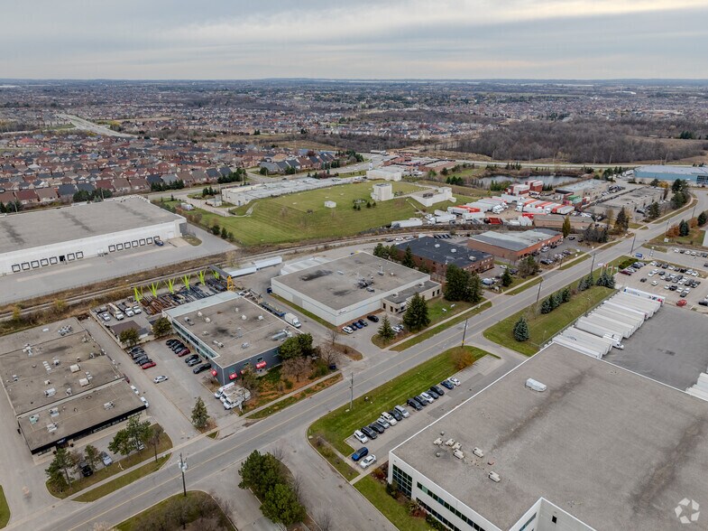 28 Automatic Rd, Brampton, ON à vendre - Aérien – Image 3 sur 3