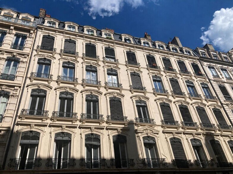 97 Rue Président Edouard Herriot, Lyon à louer - Photo de l’immeuble – Image 2 sur 3