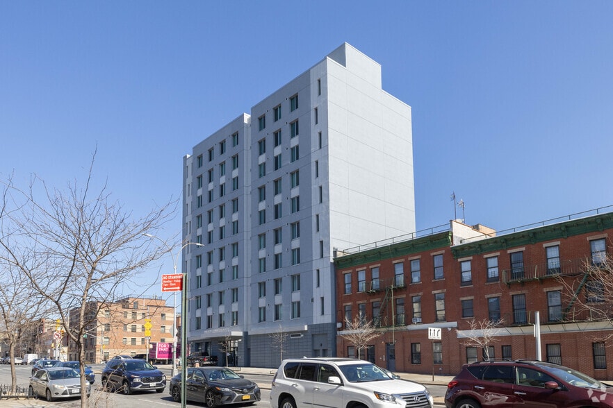 1860 Eastern Pky, Brooklyn, NY à louer - Photo de l’immeuble – Image 2 sur 5