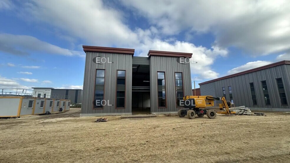 Local d'activités dans Serris à vendre - Photo de l’immeuble – Image 2 sur 4