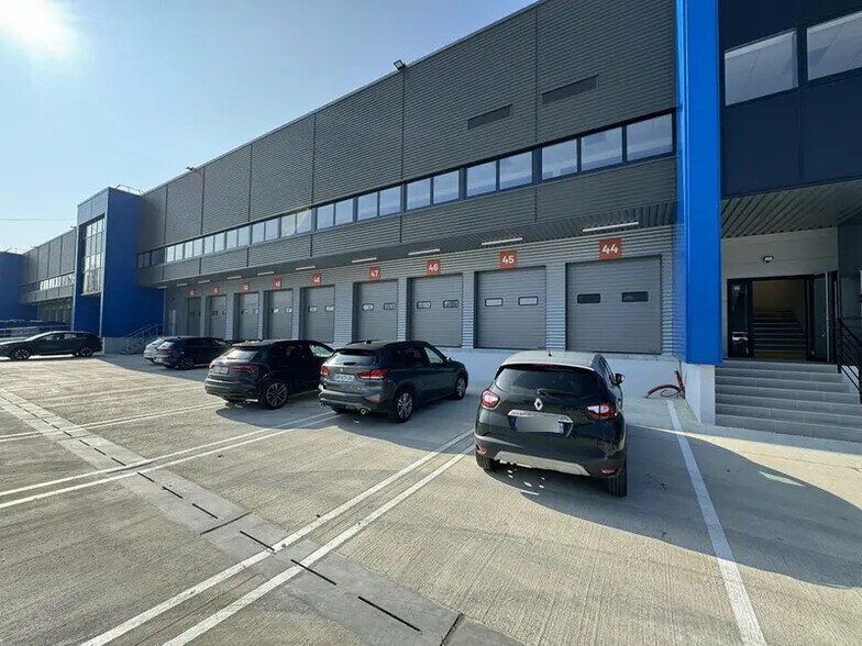 Industriel/Logistique dans Aulnay-sous-Bois à louer - Photo de l’immeuble – Image 3 sur 8