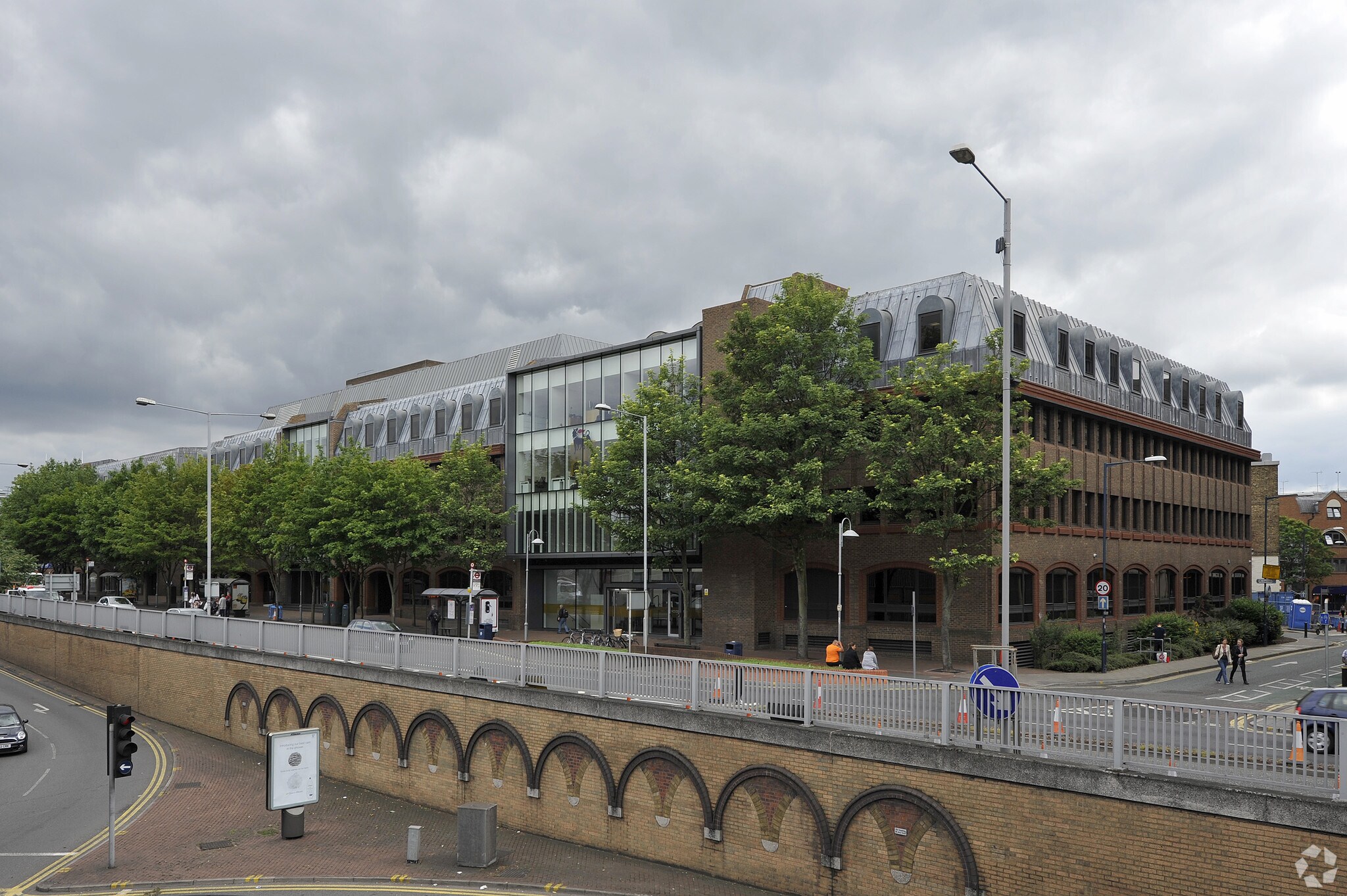 Wood St, Kingston Upon Thames à louer Photo de l’immeuble– Image 1 sur 15