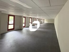 Local d’activités dans Éragny à louer Photo intérieure– Image 2 sur 4