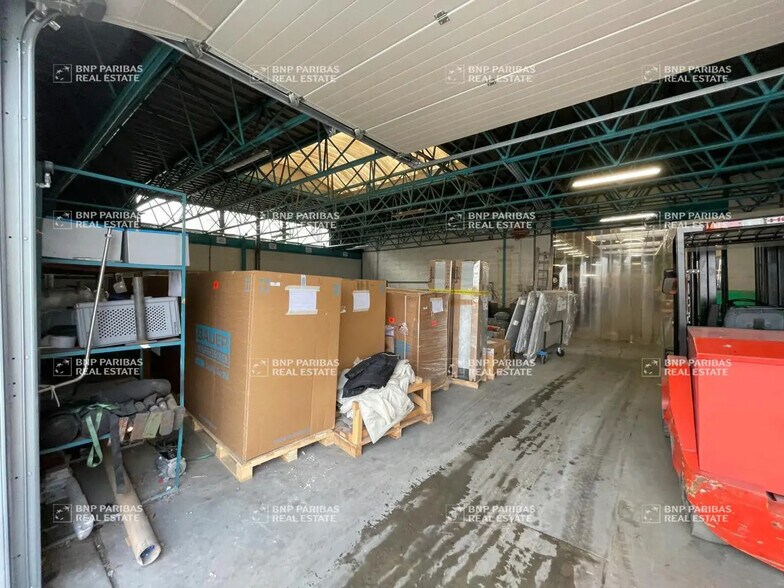 Local d’activités dans Aix-les-Bains à louer - Photo de l’immeuble – Image 3 sur 20