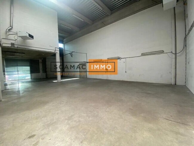 Plus de détails pour Local d'activités à louer